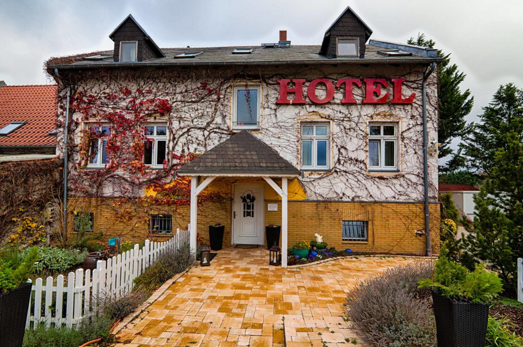 Hotel Dallgow Екстер'єр фото