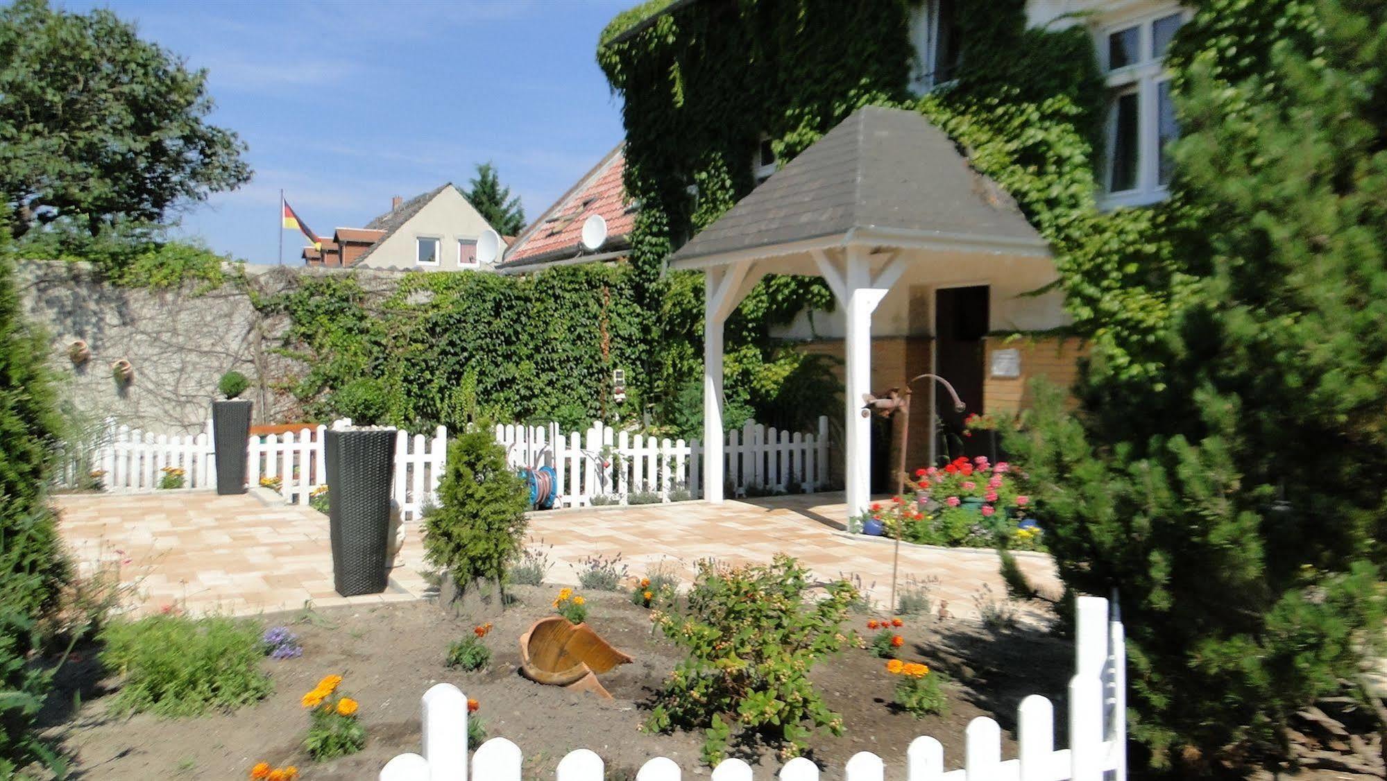 Hotel Dallgow Екстер'єр фото